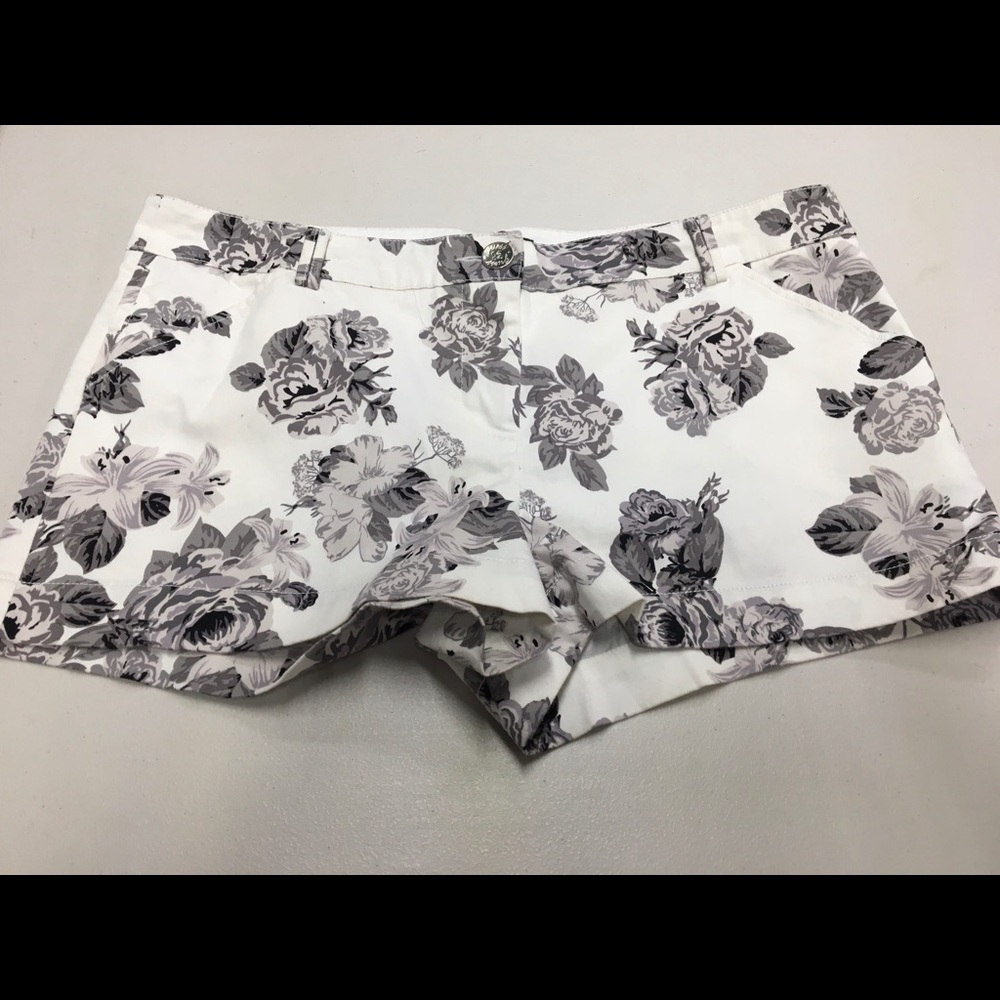 Guess Women's White/Black/Gray Floral Shorts
